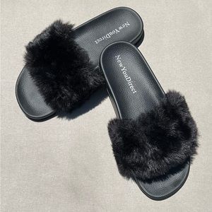Women’s faux fur slide shoes size 10. Never worn excellent condition.